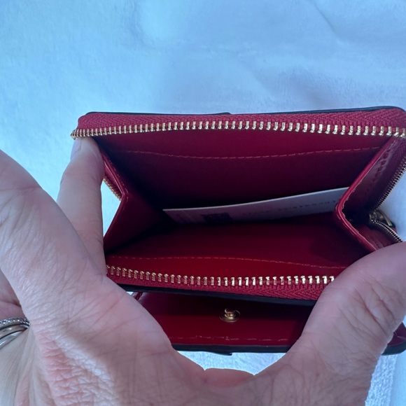 Tory Burch McGraw Red Spazzolatto Bifold Wallet - Picture 5 of 6